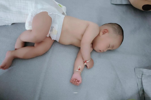 宁德怀孕多久会显肚子